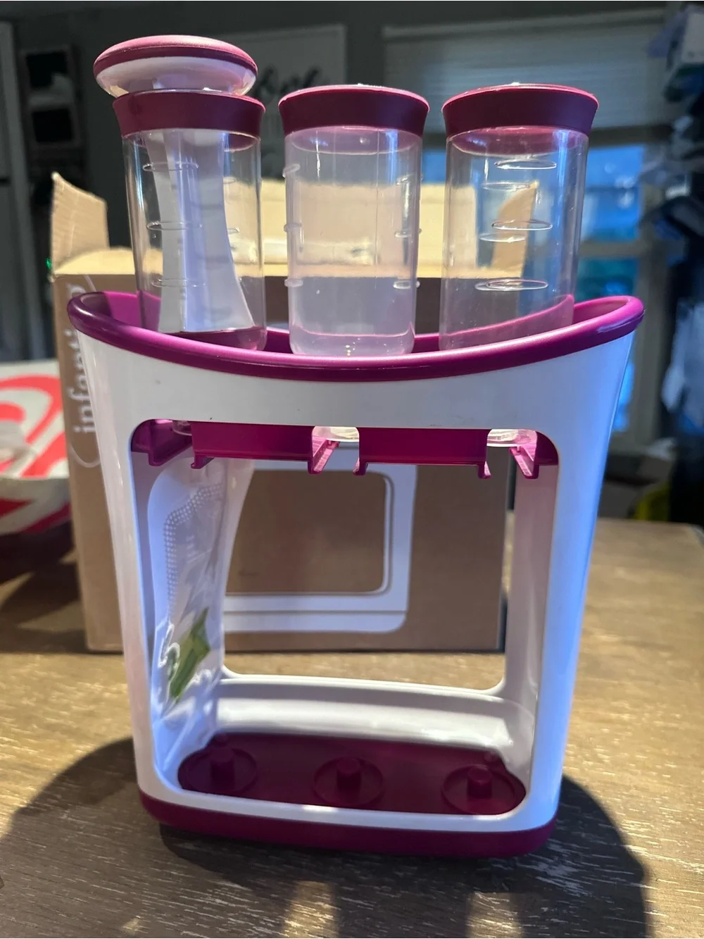 Infantino Baby Food Squeeze Station with 100 pouches -  includes 2 spoon caps